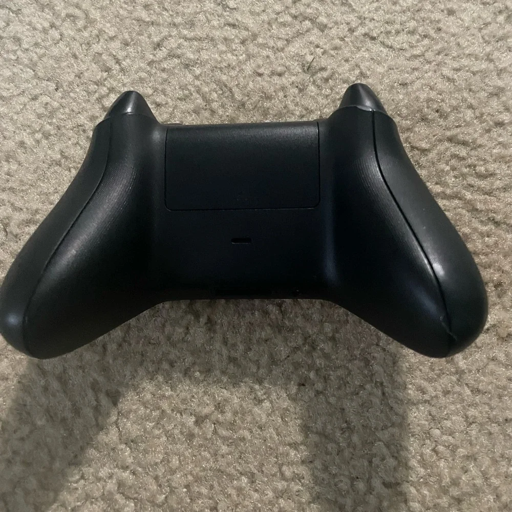 Xbox Wireless headset + xbox wireless controller with 6 games.